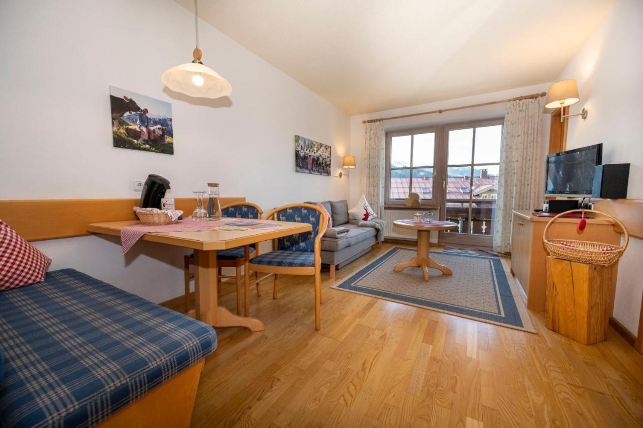 Gemütliche Bergwiese, 2-raum, Separates Schlafzimmer, Schönen Balkon Oder Terrasse, Komfort Ausstattung, Ruhige Lage, Kostenfrei Wlan, Sauna Im Landhaus, Brötchenservice, Parkplatz Kostenfrei, Hunde Auf Anfrage, Tankstelle Für E-autos Apartment