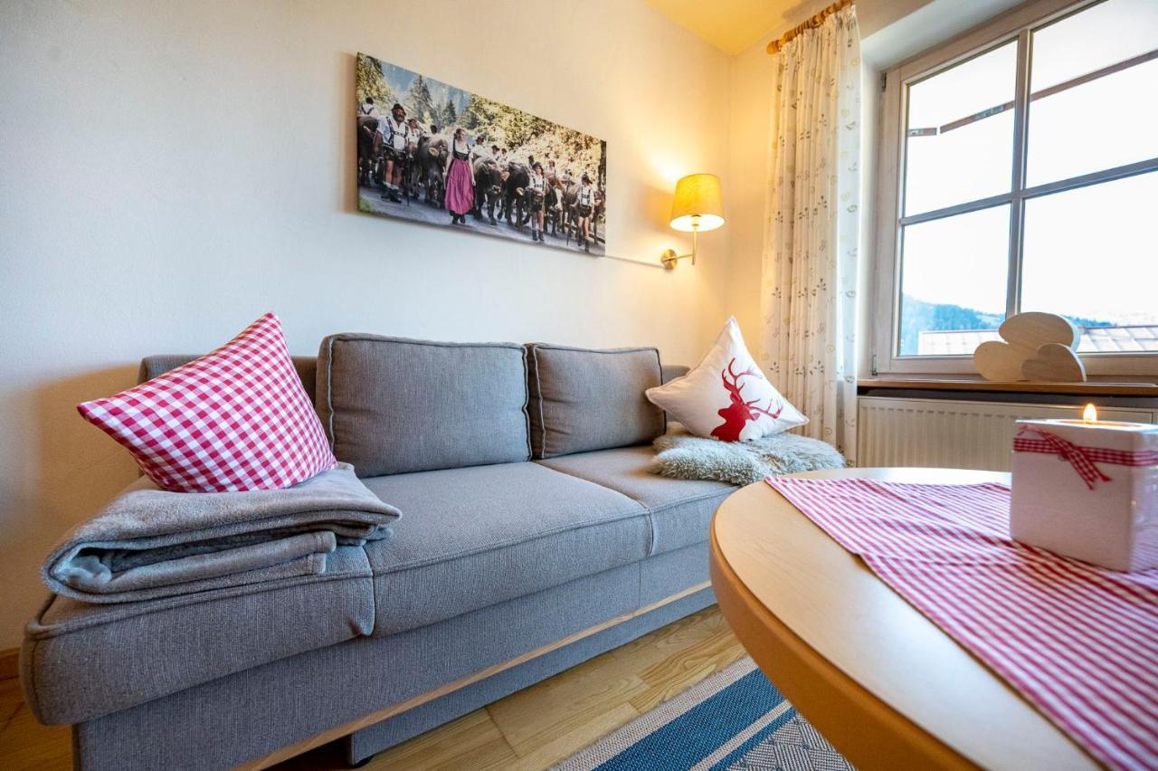 Apartment Gemütliche Bergwiese, 2-raum, Separates Schlafzimmer, Schönen Balkon Oder Terrasse, Komfort Ausstattung, Ruhige Lage, Kostenfrei Wlan, Sauna Im Landhaus, Brötchenservice, Parkplatz Kostenfrei, Hunde Auf Anfrage, Tankstelle Für E-autos